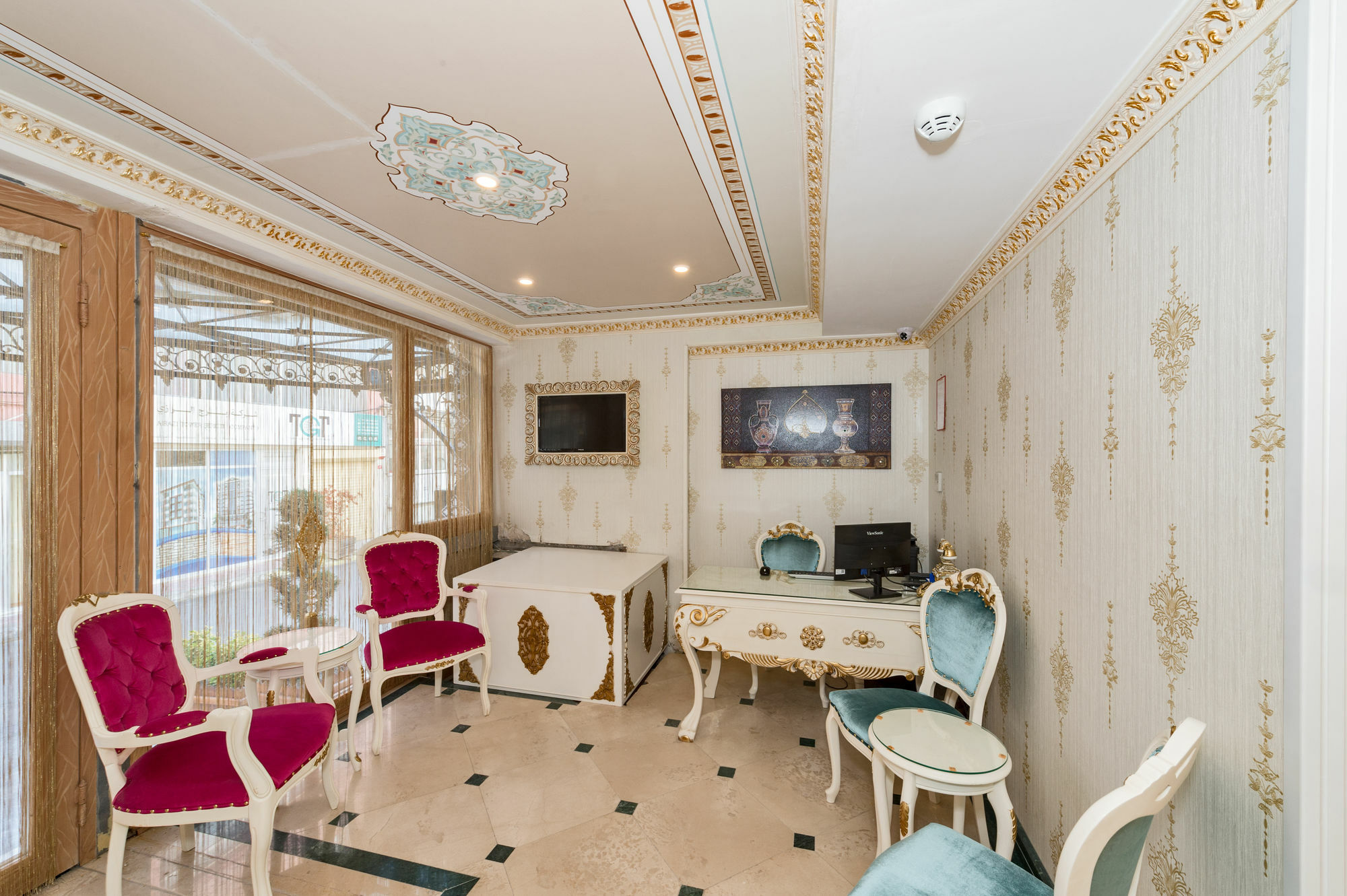 1453 Hotel 3*